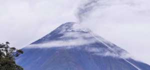 Suspensi&oacute;n de clases para dos planteles por volc&aacute;n Reventador
