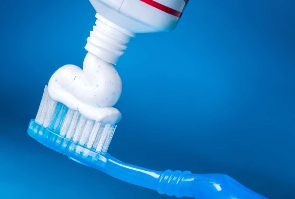 Arcsa emite alerta por pastas dentales con fluoruro de estaño tras reportes internacionales y un caso en Ecuador