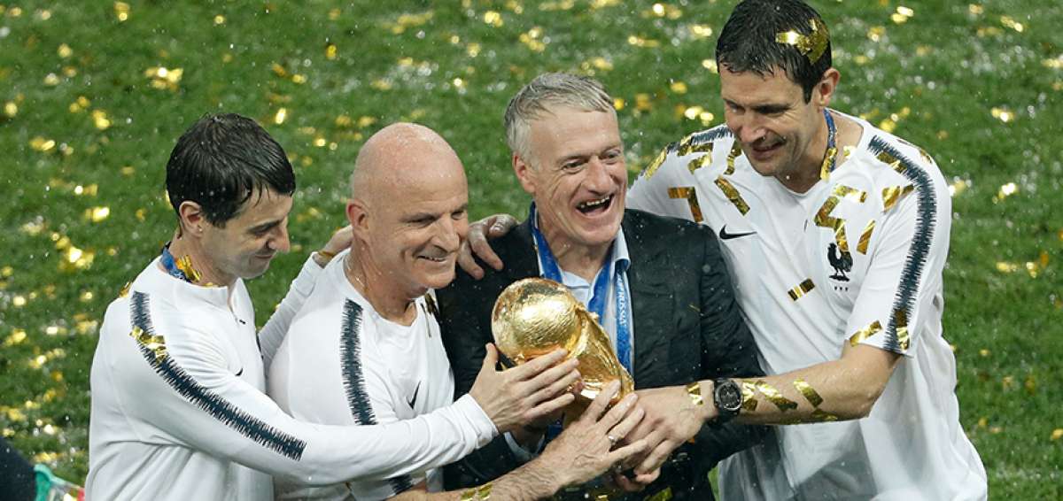 Deschamps celebr&oacute; euf&oacute;rico el t&iacute;tulo obtenido con Francia.