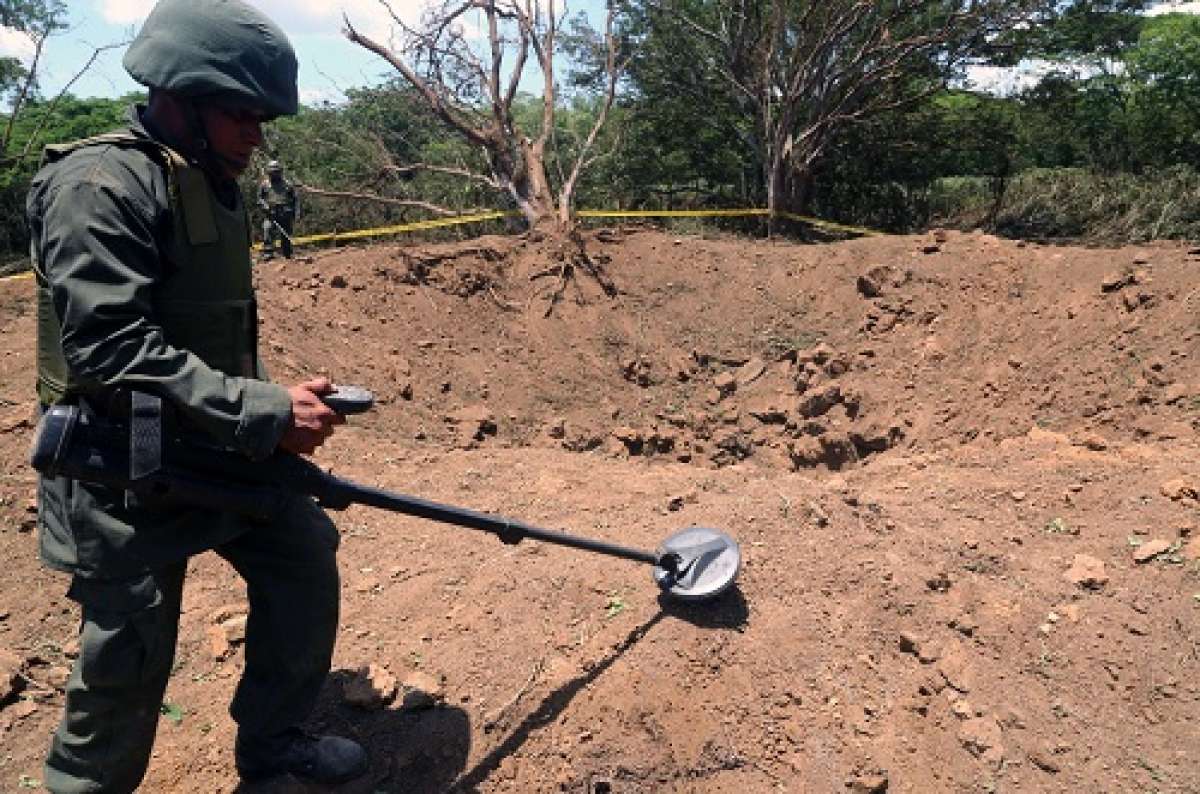 El cr&aacute;ter producido por el impacto del meteorito tiene unos 12 metros de di&aacute;metro y 5,50 metros de profundidad. Foto: AFP