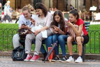 Estudio revela los efectos de pasar una semana sin celular en los jóvenes