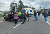 Tres carros colisionaron en la Panamericana Sur, en el cantón Mejía.