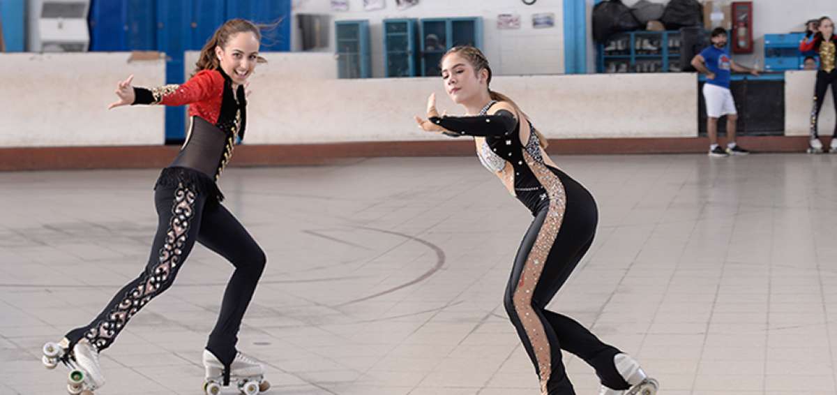 Kristin Nurnberg (izq.) y Samia &Aacute;lava (der.) volvieron esta semana a los entrenamientos en la pista de patinaje de la Federaci&oacute;n Deportiva del Guayas.