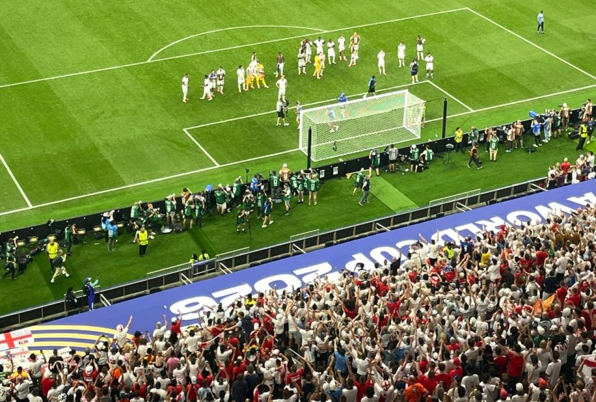 Hinchas ingleses corearon &lsquo;Wonderwall&rsquo; para la selecci&oacute;n de Inglaterra tras su triunfo. 