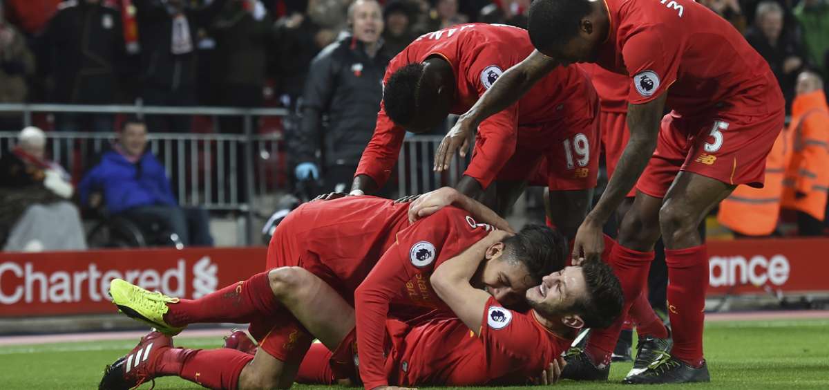 Liverpool golea al Stoke City y recupera segundo puesto de la Premier