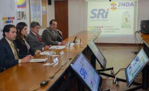 Las autoridades gubernamentales explicaron las irregularidades que cometieron los empresarios calificados como artesanos. Foto: Santiago Aguirre / EL TEL&Eacute;GRAFO