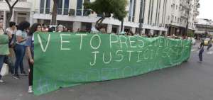 Los manifestantes recordaron que 40 ni&ntilde;as violadas dan a luz a la semana y que alrededor de 300 mujeres han sido procesadas por abortar.