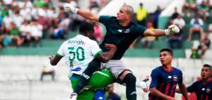 El golero Nelson Schonberger (centro) lleg&oacute; a Deportivo Quito por pedido del entrenador Marcelo Fleitas.