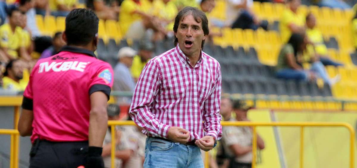 Santos hace oficial la contrataci&oacute;n de Guillermo Almada