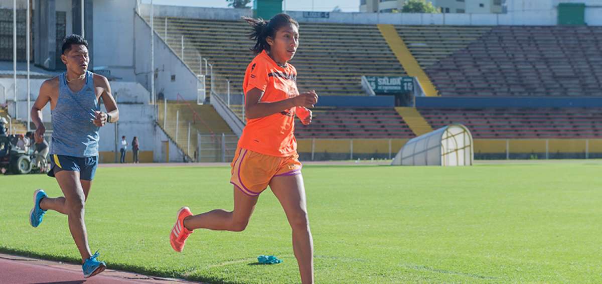 La deportista nacional Sara Ortiz (der.) participar&aacute; en el Grand Prix Internacional y Campeonato Nacional de Atletismo, en Cuenca.
