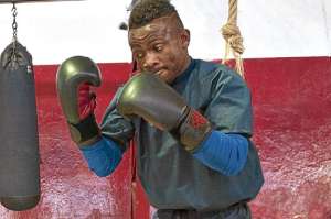Marlon Aguas ampl&iacute;a su invicto a 7 peleas, 5 por la v&iacute;a del nocaut