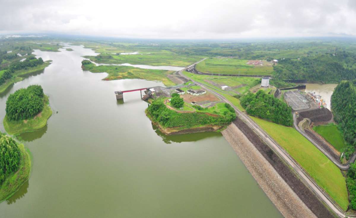 El embalse de Daule-Peripa tiene una capacidad total de 6.000 millones de metros c&uacute;bicos de agua. Foto: Cortes&iacute;a/Celec EP-Hidronaci&oacute;n