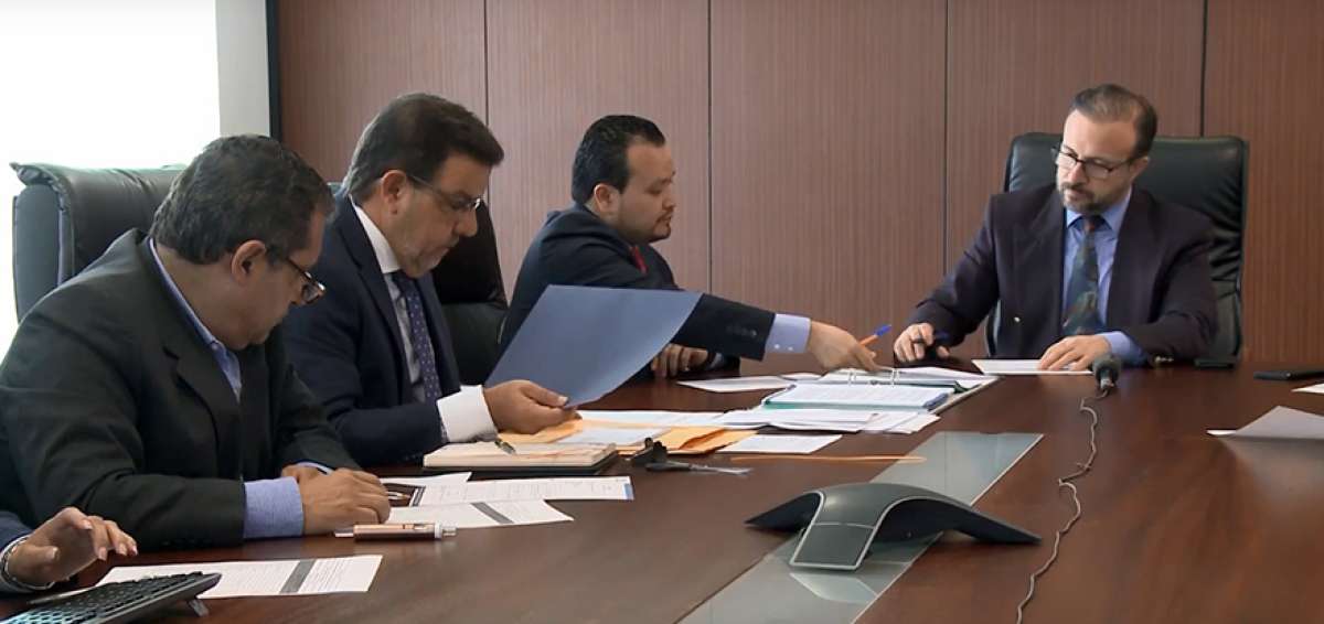 De las 31 empresas invitadas al concurso internacional de ofertas, se recibieron 12 excusas y 2 ofertas de las empresas: Glencore LTD. y Vitol INC.