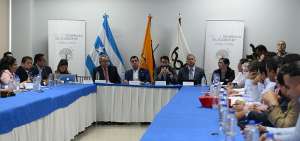 En la Universidad Cat&oacute;lica de Guayaquil se reunieron 42 alcaldes, prefectos y presidentes de juntas parroquiales para conocer los planes de financiamiento del Banco de Desarrollo del Ecuador.
