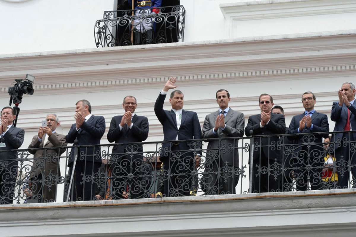 El sheikh catar&iacute; y presidente de Ezdan, Khalid Bin Thani Al Thani, estuvo presente en el cambio de guardia junto al primer mandatario, Rafael Correa. FOTO: DANIEL MOLINEROS / EL TEL&Eacute;GRAFO