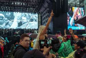 El concierto inicia a las 14:00 y se extenderá hasta las 22:00.