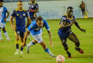Delfín perdía por dos goles, pero rescató un punto