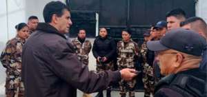 El director del SNAI, Edmundo Moncayo, mantiene constantes reuniones de socializaci&oacute;n con gu&iacute;as penitenciarios del centro de rehabilitaci&oacute;n de Ambato.