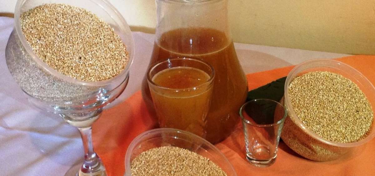 Con la quinua org&aacute;nica que se cultiva en los cantones de la regi&oacute;n se consigue preparar la chicha que acompa&ntilde;a la degustaci&oacute;n de los platos t&iacute;picos.
