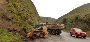 Equipos camineros de los cantones Ba&ntilde;os y San Miguel patrullan y despejan a diario v&iacute;as de sus jurisdicciones.