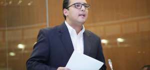 El asamble&iacute;sta de CREO, H&eacute;ctor Y&eacute;pez, durante su intervenci&oacute;n en la Asamblea.