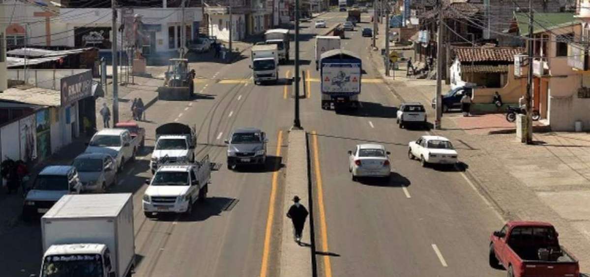 Carretera v&iacute;a Ambato-Pelileo