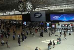 Un fallo en la red eléctrica provocó el colapso parcial del metro en Londres y afectó a miles de usuarios.