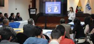 Claudia Elena Vega dict&oacute; conferencia sobre Odontolog&iacute;a Forense  a los funcionarios de la Fiscal&iacute;a. 
