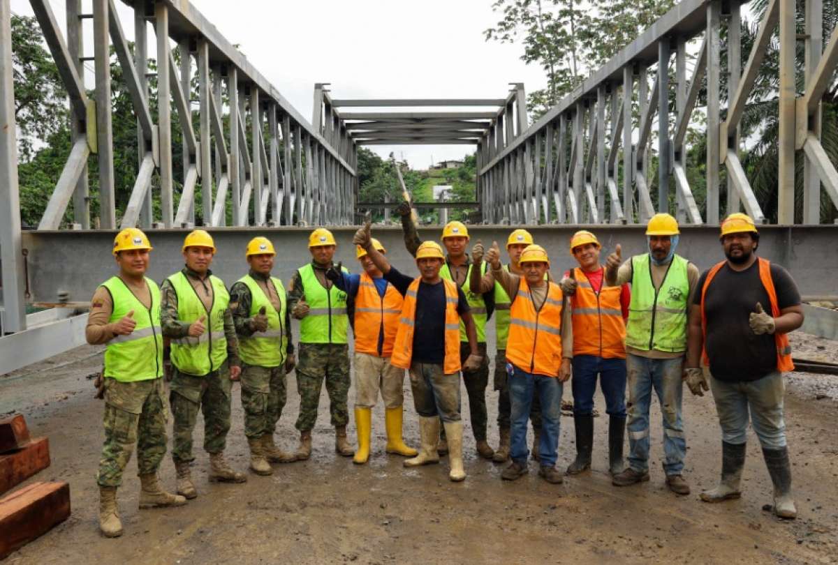 El ministro de Transporte Roberto Luque realizó una visita al puente.