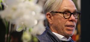 El esperado desfile de Hilfiger para primavera-verano de 2018 estar&aacute; inspirado en la escena musical brit&aacute;nica.
