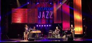 &rarr;La percusionista Anne Paceo busca una alquimia con sus m&uacute;sicos que en Quito transitaron entre las voces, sintetizadores (bajos) y vientos de saxof&oacute;n.