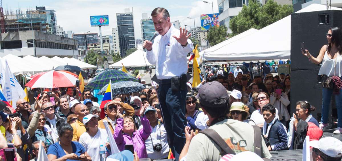 Quien lidera las protestas en Quito es Andr&eacute;s P&aacute;ez. El pol&iacute;tico ha prometido no dejar las calles hasta que no se cumpla con el reconteo total de los escrutinios.