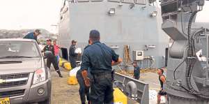 El buque tiene una capacidad de carga de 50 mil toneladas m&eacute;tricas y est&aacute; al mando de Reinaldo Plata. Foto: Luis Freire
