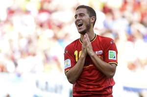 Eden Hazard puso la asistencia de gol a su compa&ntilde;ero Divock Origi para la victoria de B&eacute;lgica. Foto: AFP