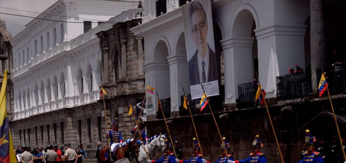 La imagen del prelado Leonidas Proa&ntilde;o se mostr&oacute; en el cambio de guardia, como parte de la campa&ntilde;a para rescatar figuras emblem&aacute;ticas.