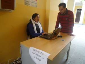 En Riobamba se instalan sitios de atenci&oacute;n ciudadana donde se explica la Ley de Redistribuci&oacute;n de Riquezas