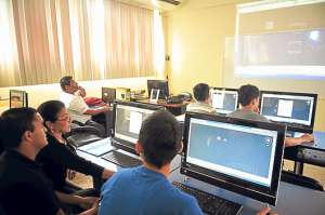 Actualmente la Unesum -creada en 2001- tiene 13 carreras distribuidas en 3 unidades acad&eacute;micas. Foto. Rodolfo P&aacute;rraga / El Tel&eacute;grafo