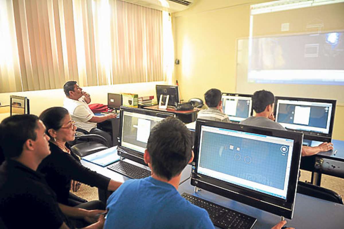 Actualmente la Unesum -creada en 2001- tiene 13 carreras distribuidas en 3 unidades acad&eacute;micas. Foto. Rodolfo P&aacute;rraga / El Tel&eacute;grafo