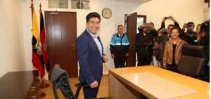 El alcalde de Quito, Jorge Yunda, durante un recorrido por las instalaciones del Municipio de Quito en su primer d&iacute;a de trabajo.