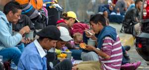 La Asociaci&oacute;n de Venezolanos en Ecuador asegura que la situaci&oacute;n en el pa&iacute;s caribe&ntilde;o es cr&iacute;tica. Los migrantes reciben ayuda en los albergues.