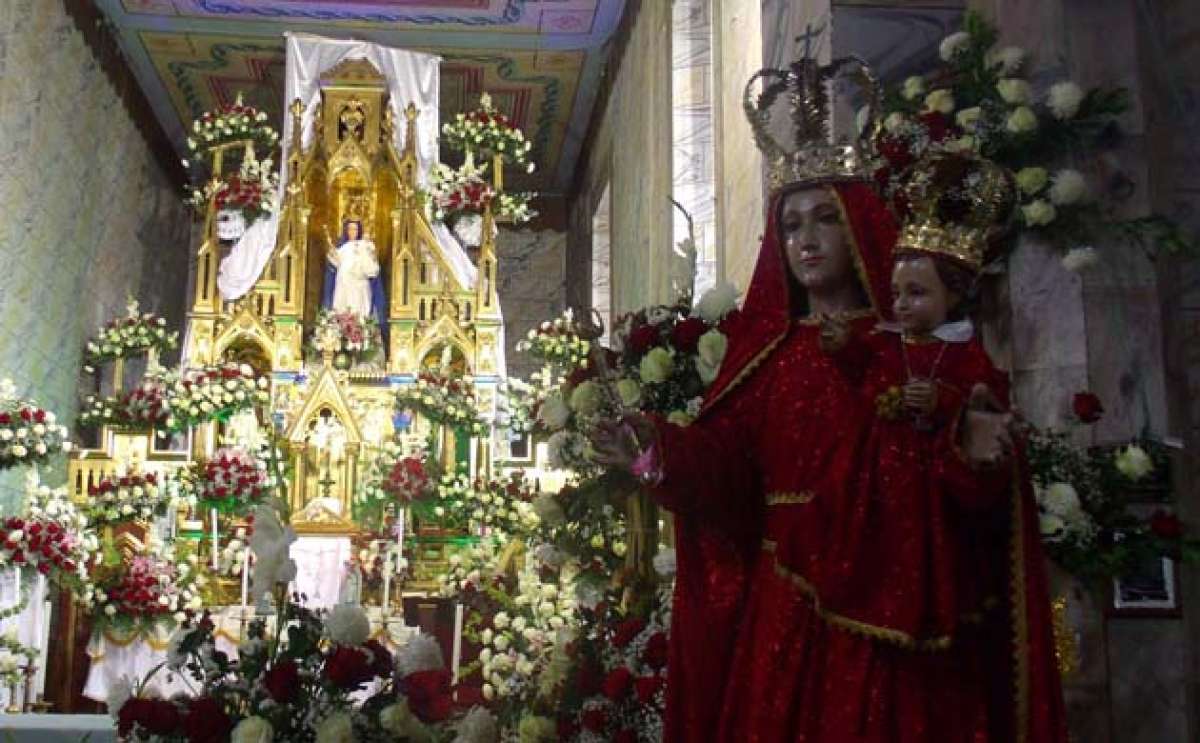 La Virgen, con m&aacute;s de 400 a&ntilde;os de historia, tiene, al momento, un promedio de 300 vestidos. Foto: Regional Norte