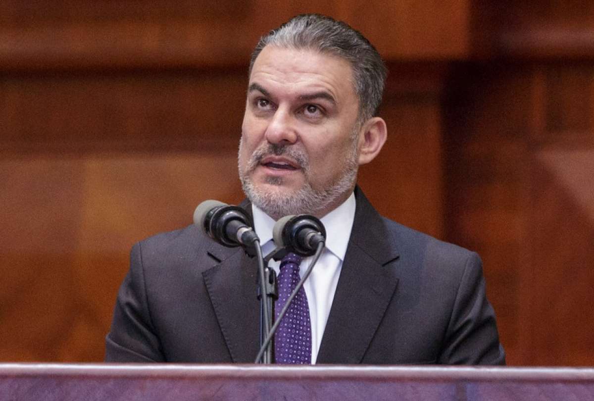 José Serrano seguirá detenido en un centro migratorio de Estados Unidos.