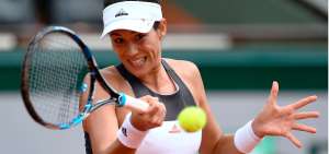 Muguruza debuta en Par&iacute;s con una convincente victoria ante Schiavone