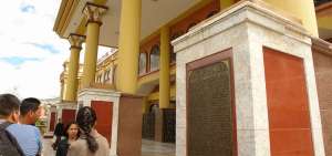 Calles, parques, escuelas, todo lo que tenga que ver con el sacerdote, acusado de abusos sexuales, es cambiado para desvincularlo de su imagen.