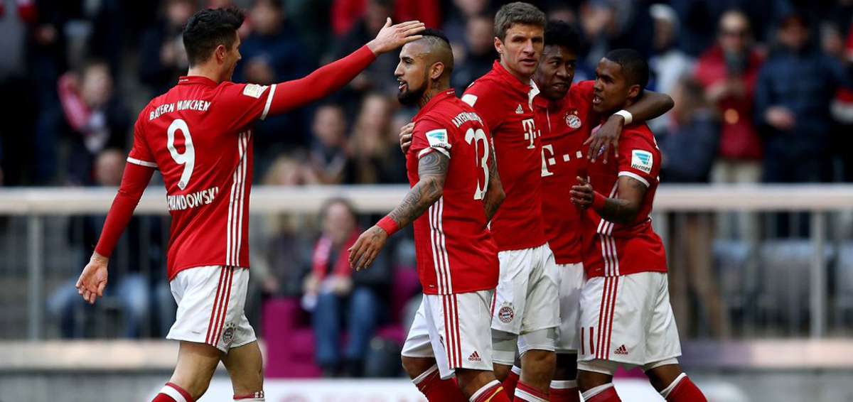 El Bayern M&uacute;nich vapulea 8-0 al Hamburgo y se afianza el primer puesto
