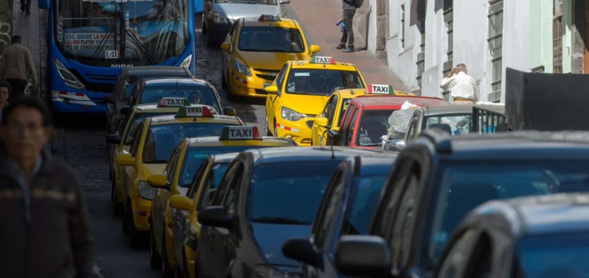 Est&aacute;n incluidos en la restricci&oacute;n los veh&iacute;culos particulares, los taxis y las motocicletas.