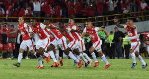 La plantilla sali&oacute; corriendo a celebrar su primer t&iacute;tulo en la historia de la Copa Sudamericana. Foto: AFP