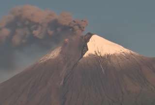 Volcán Sangay emitió una columna de ceniza de dos kilómetros de altura