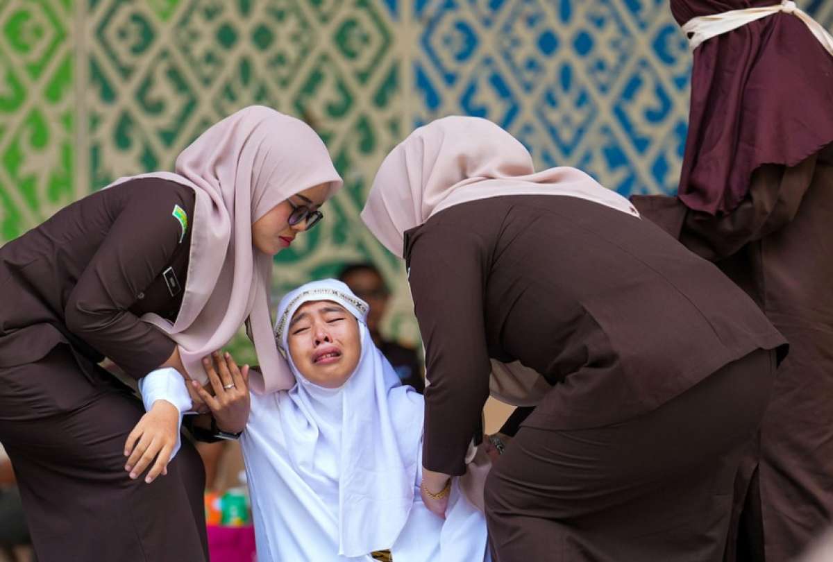 Una mujer recibi&oacute; 100 latigazos por tener sexo antes del matrimonio en Indonesia. 