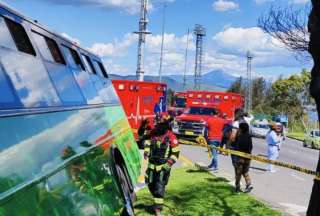 El ECU 911 reportó el choque de un bus en la avenida Simón Bolívar, hay nueve heridos. 